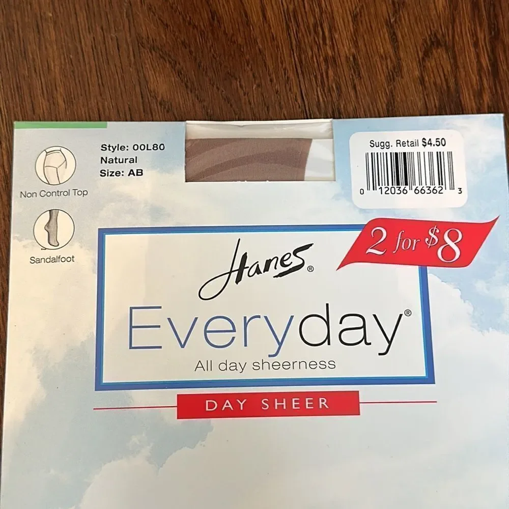 Vintage new in packaging Hanes Everyday Day Sheer‎ natural colored hosiery